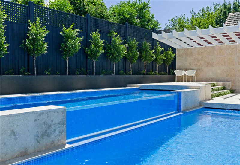 бассейн с горячей водой